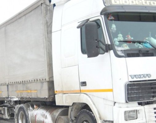 Coliziune frontală cu un TIR: un şofer a murit pe loc